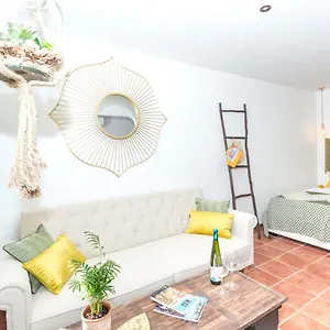 https://mediterrani-studio-the-old-town.top-hotels-tarragona.com